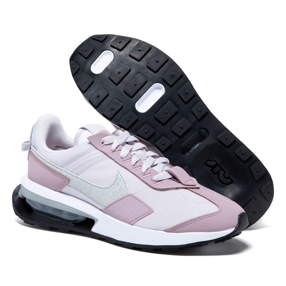 Nikes Women’s Air Max Pre-Day size 7.5